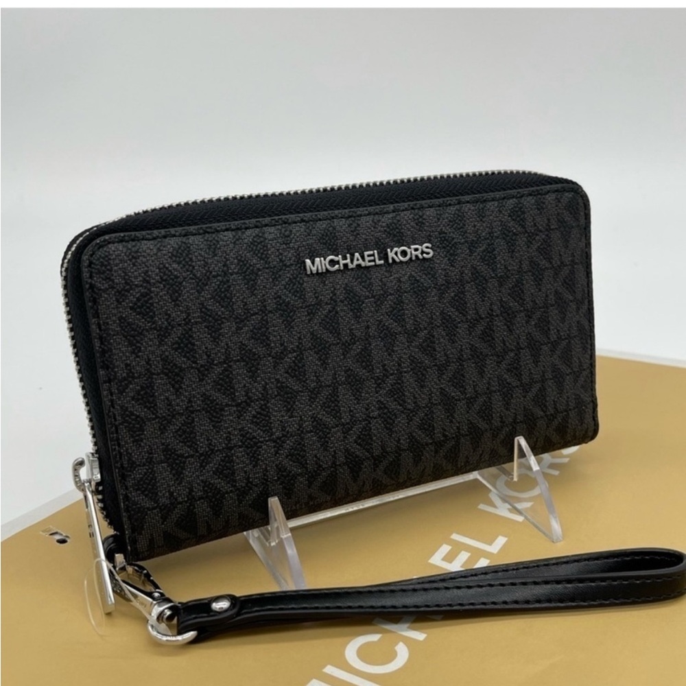 Michael Kors Large Flat Mf Phone Case
Wallet Leather Black